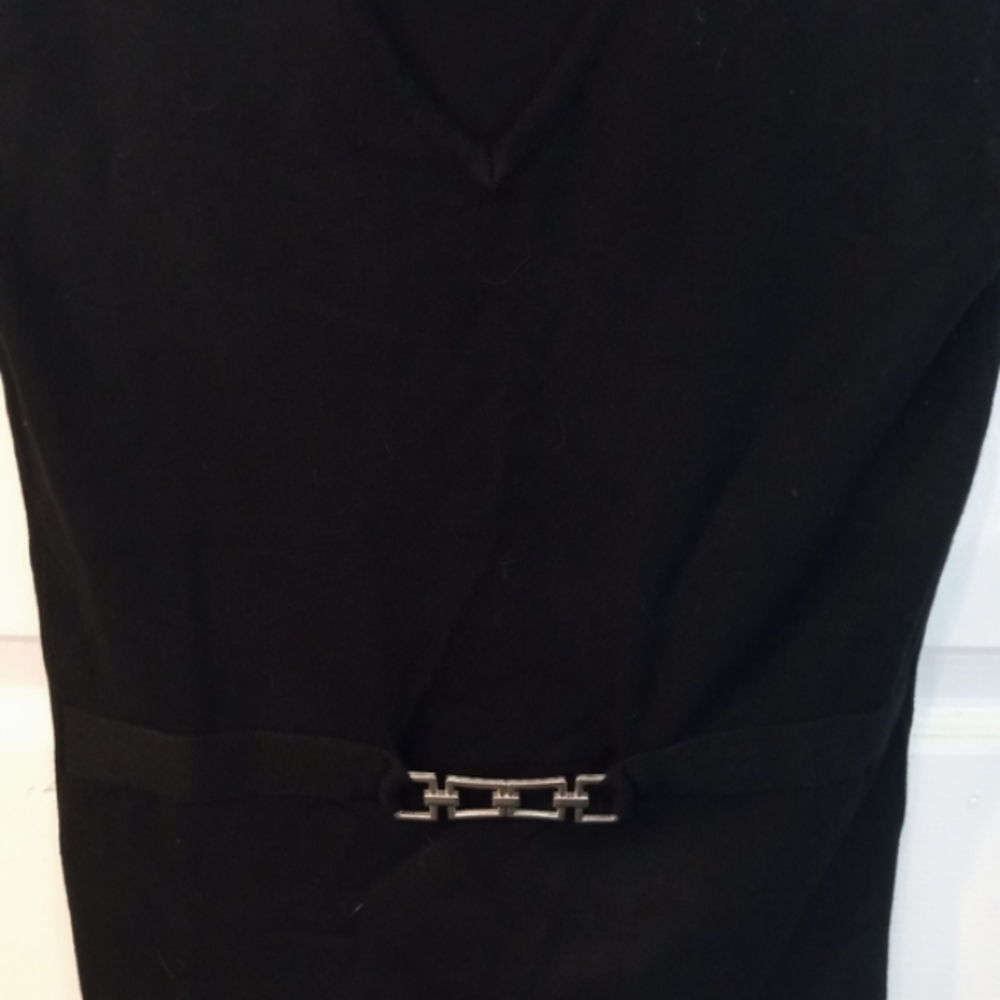 💫San-Francisco Adorable Women's Black V-Neck Top with Silver Accent - Picture 8 of 10